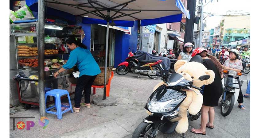 banh-mi-pha-lau-noi-tieng-suot-6-thap-ky-tai-goc-pho-sai-gon-1