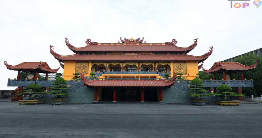 dung-quen-ghe-tham-cac-ngoi-chua-thanh-tinh-view-dep-o-sai-gon-1